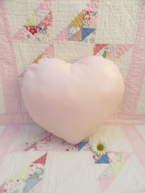 画像1: PVC Heart Cushion Pink