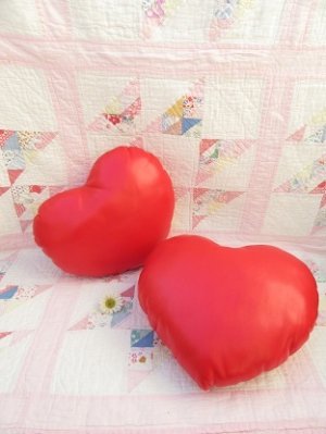 画像1: PVC Heart Cushion Red