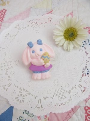 画像1: Lapel Pin Crayora Bunny Girl☆