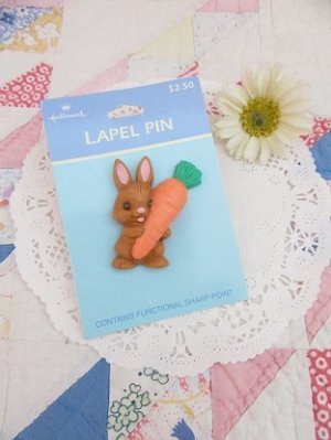 画像1: Lapel Pin Carrot Bunny Brown