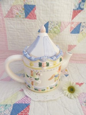 画像1: Round Carousel Tea Pot