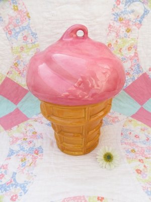画像1: Ice Cream Cookie Jar Strawberry