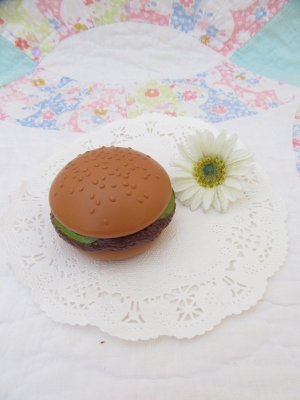 画像1: AVON Fun Burger Lip Gloss