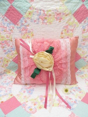 画像1: White Rose Satin Pillow Pink