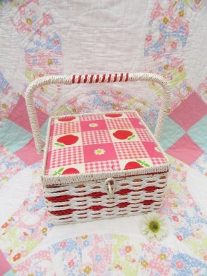 画像1: Apple&Gingham Sewing Box