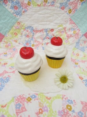 画像1: Cherry Top Cupcake S&P