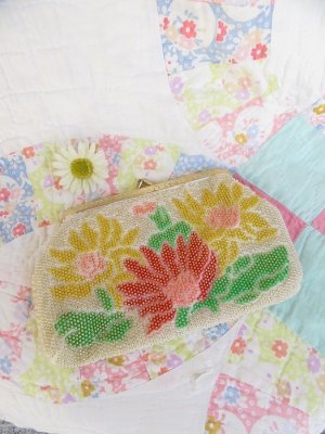 画像1: Beaded Flower Clasp Purse