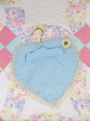 画像1: Blue Heart Quilting Hosiery Hanging