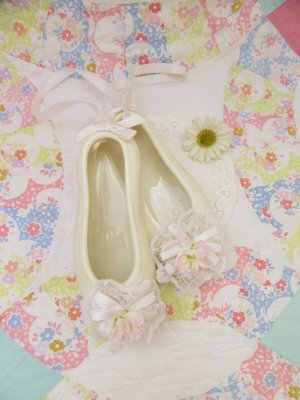 画像1: Toe Shoes Hanging White