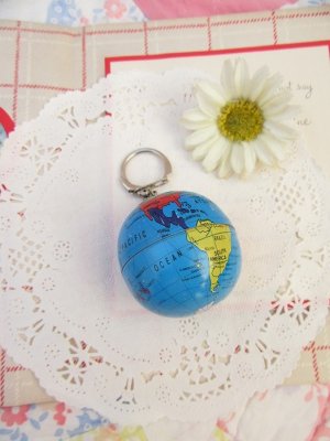 画像1: Globe Keychain