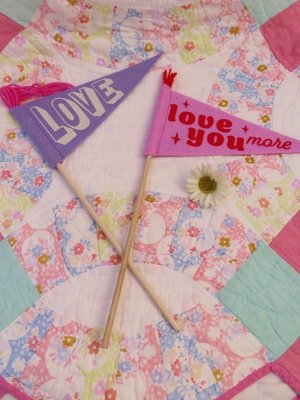 画像1: Pennant Flag LOVE