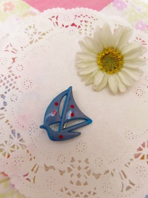 画像1: Plastic Yacht Pin