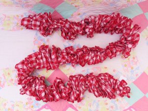 画像2: New Gingham Check Gather Garland Red