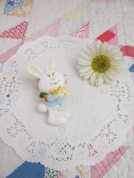 画像1: Lapel Pin Easter Bunny  (1)