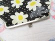 画像4: Vinyl Clasp Purse Daisy Black (4)