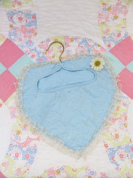 画像1: Blue Heart Quilting Hosiery Hanging (1)