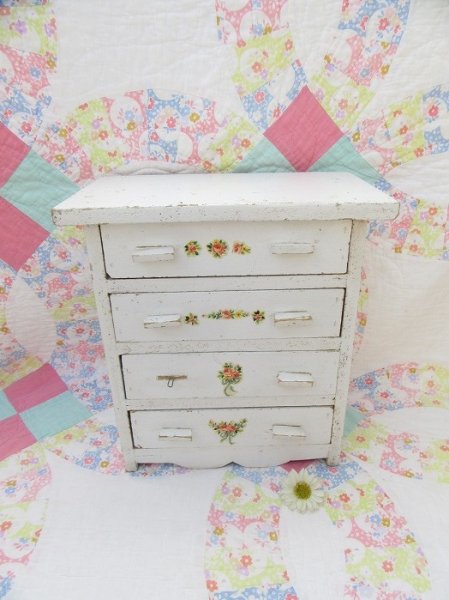 画像1: Wooden Doll Chest White (1)