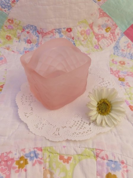 画像1: Frosted Glass Basket Pink (1)