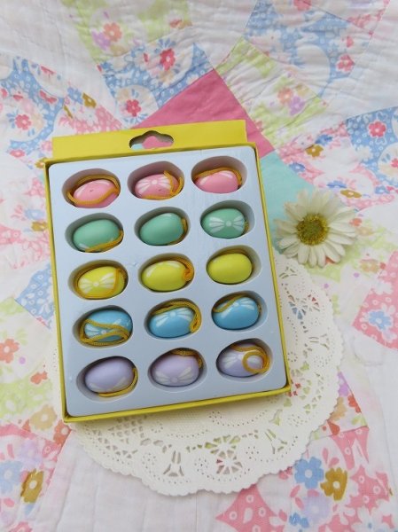 画像1: 15 Wooden Easter Egg Ornament (1)