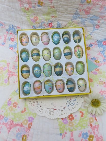 画像1: 24 Wooden Easter Egg Ornament (1)