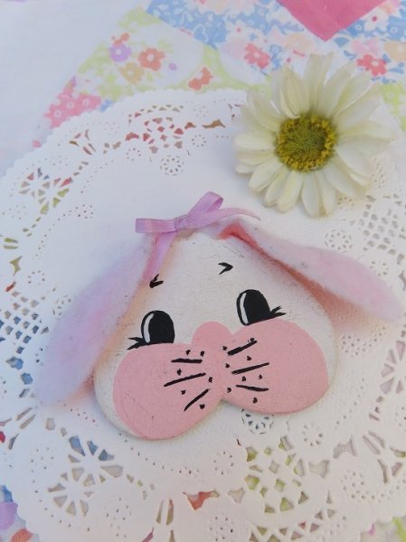 画像1: Wooden Bunny Brooch (1)