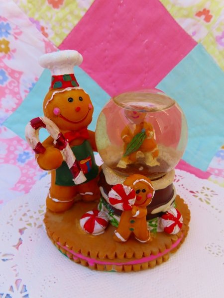 画像2: Gingerbread Mini Snowdome  (2)