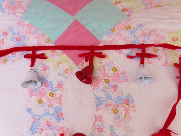 画像2: New Velvet Bow&Bell Garland (2)