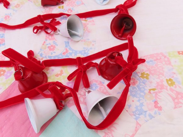 画像4: New Velvet Bow&Bell Garland (4)